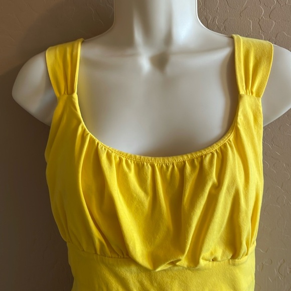 Ann Taylor sleeveless top great condition size medium - Picture 2 of 3